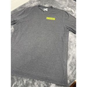 Grey Under Armour Men’s Medium short sleeve shirt! Fits more like a large.